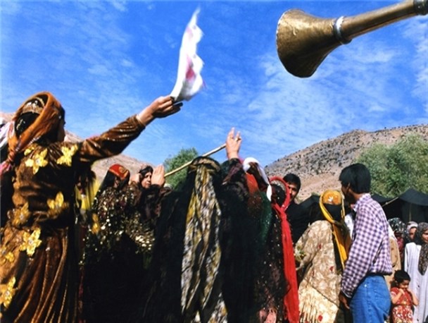 جشن هایی که با شلیک اسلحه به عزاداری ختم می شوند + تصاویر