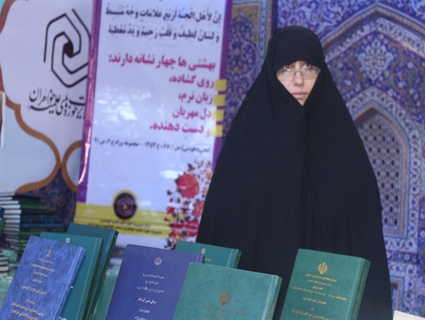 اولین حضور بانوان حوزه علمیه خواهران در نمایشگاه هفته پژوهش/ بودجه پژوهش در کهگیلویه وبویراحمد برگشت می خورد+ تصاویر