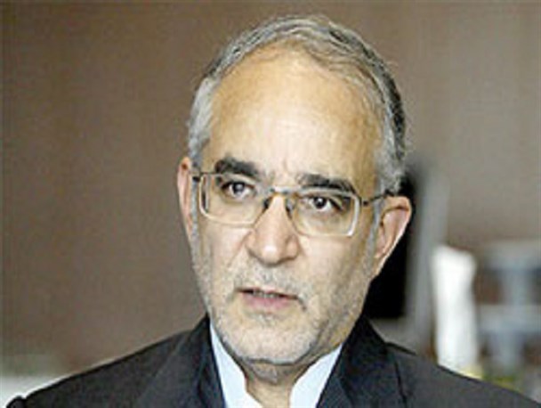 برخی از مسائل قانون اساسی نیاز به بازنگری دارد