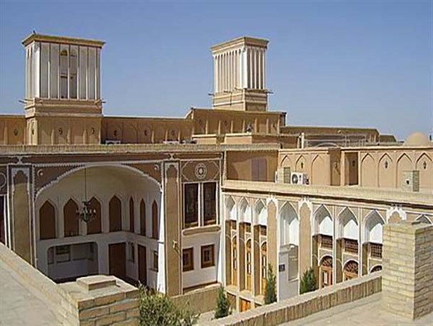 وقتی از خشت اول بافت معماری یزد را کج گذاشتند/سنگ فرش کردن کوچه‌ها تنها راه بازگشت به بافت تاریخی نیست