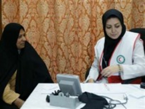 ارائه خدمات رایگان ویزیت و درمان به زائران پیاده حرم مطهر رضوی