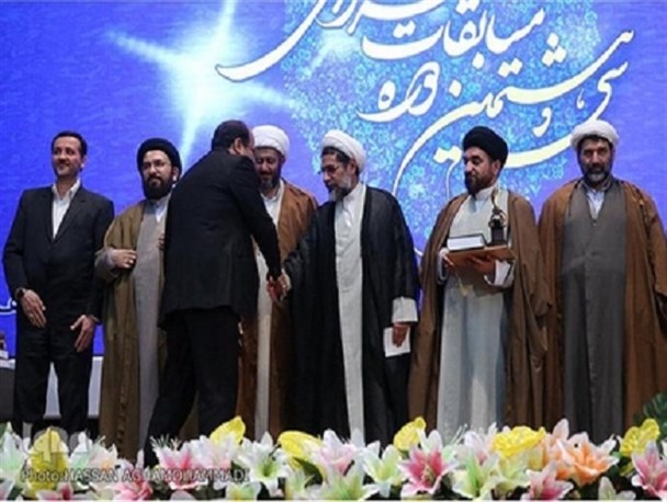 خیر دنیا و آخرت در خدمت به قرآن است/ توجه مردم به قرآن هر سال بیشتر می‌شود