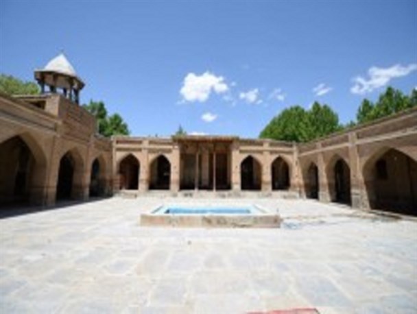 رطوبت، تهدیدی برای تنها مسجد سقف تیرپوش خوانسار