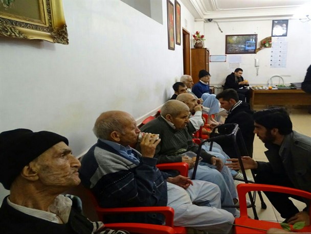 بازدید دانشجویان از خانه سالمندان و کودکان معلول ارومیه