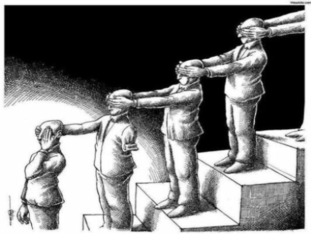 دلبستگی به کرسی ریاست، سبب جا ماندن از قطار انقلاب/ تعصبات کور سیاسی مانع از دیدن واقعیت‌ها