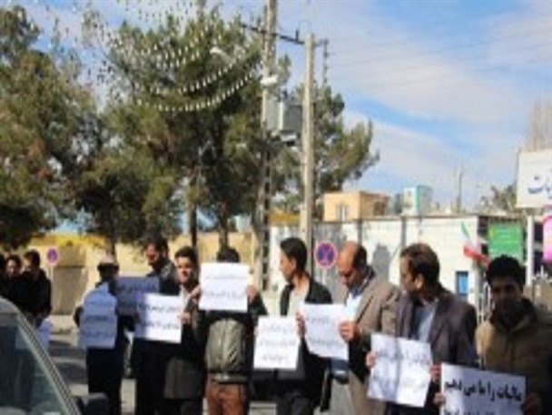تجمع مبل فروشان بیرجندی مقابل استانداری خراسان جنوبی