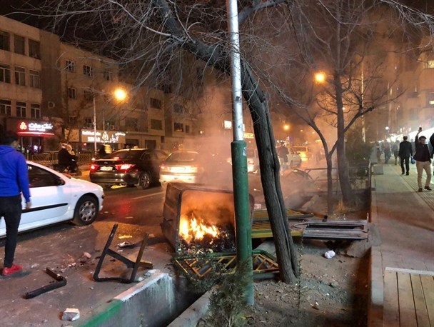 اعتراضی که دشمنان به اغتشاش مبدل کردند
