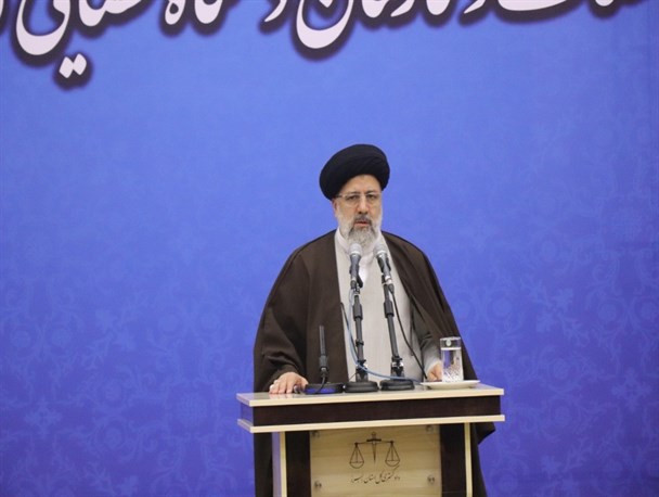 یک فساد هم در دستگاه قضائی زیاد است/ برخی‌ها منافع شخصی می‌بینند از ارزش‌های انقلاب عبور می‌کنند