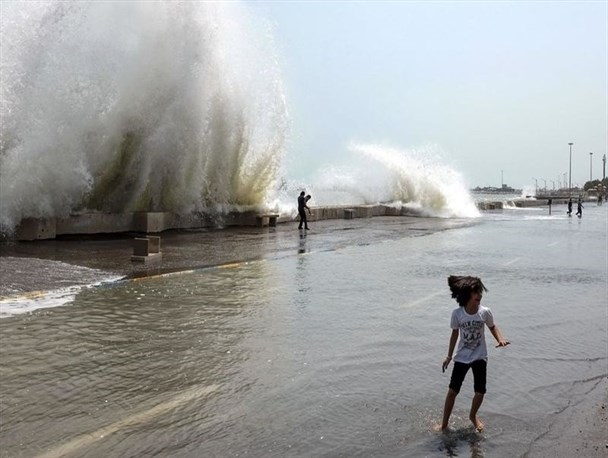 ناپایداری شرایط جوی در هرمزگان/ شناورها از تردد دریایی خودداری کنند