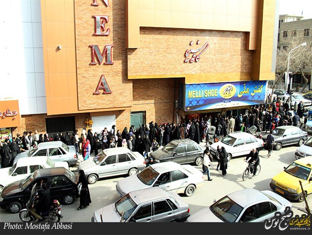 اختلاط دختر و پسر، درگیری و ۴ مصدوم؛ نتیجه بی تدبیری دولت در رایگان کردن سینماها در مشهد