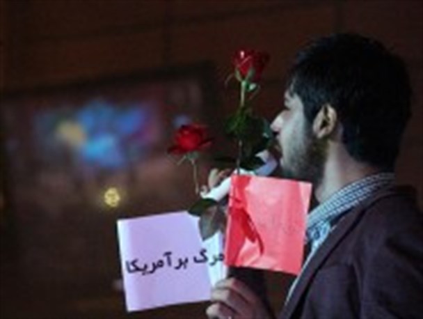 از اجرای سرود «مرگ بر آمریکا» توسط حامد زمانی تا بیان خاطرات شهید شاطری از زبان دختر شهید