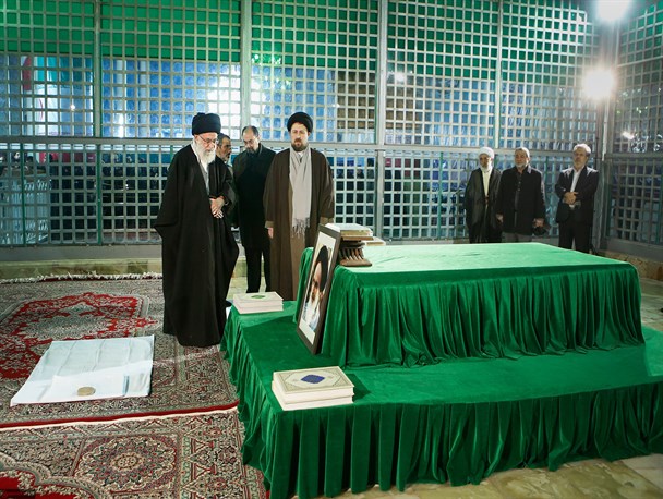 تصاویر/حضور رهبر در مرقد امام راحل و گلزار شهدای بهشت زهرا