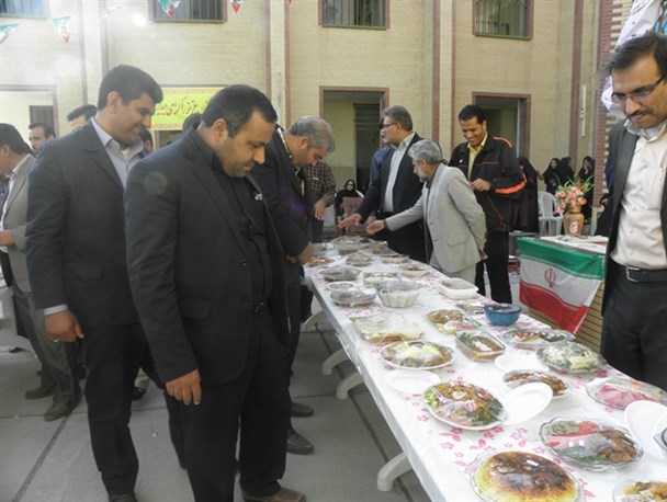 دانش آموزانی حاجی آبادی امروز کدبانو شدند