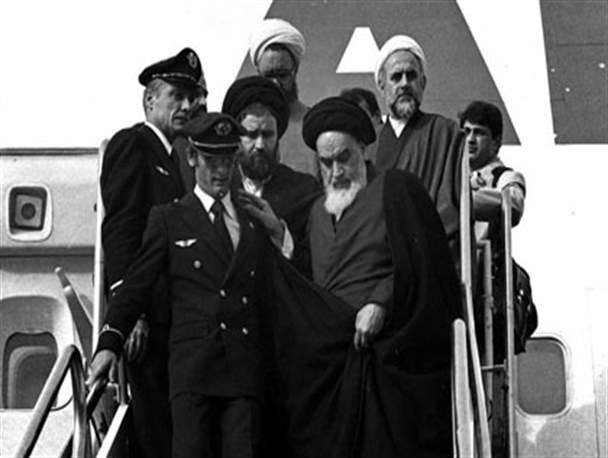 وقایع شگفت انگیز هواپیمای حامل امام خمینی/جمع کثیری از استقبال کنندگان امام، قمی بودند
