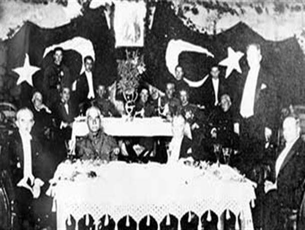 درک رضاشاه از تمدن غرب و مدرن سازی ظاهری در ایران