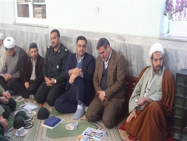 مسئولین شهرستان نهاوند با امام جمعه دیدار کردند