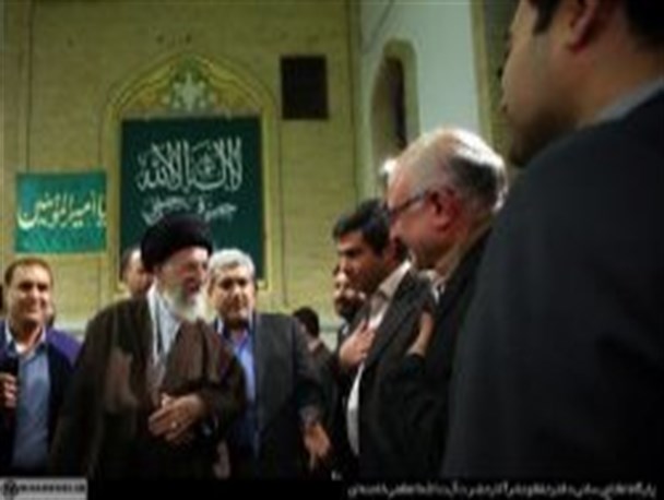 معنای برگزاری نمایشگاه نانو در حسینیه امام (ره)