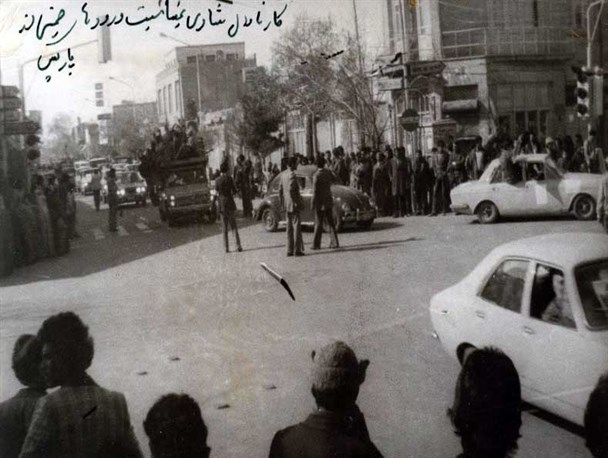 تصویر کمتر دیده شده از کارناوال شادی سمنانی ها بمناسبت ورود امام خمینی به ایران در سال 57