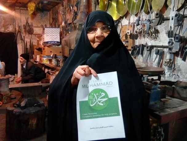 کسبه بازار شاهرود به کمپین "من عاشق محمدم" پیوستند / تصاویر