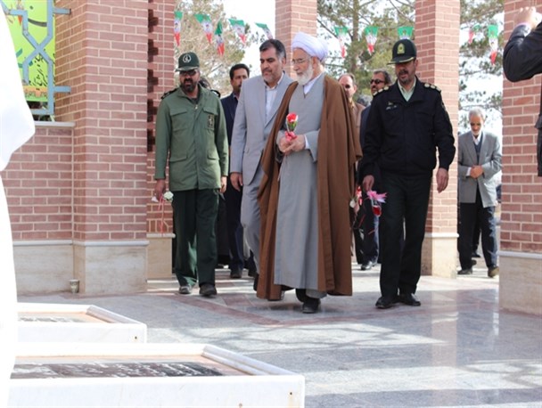 تجدید پیمان با شهدا، آغازگر برنامه های دهه فجر گناباد / تصاویر