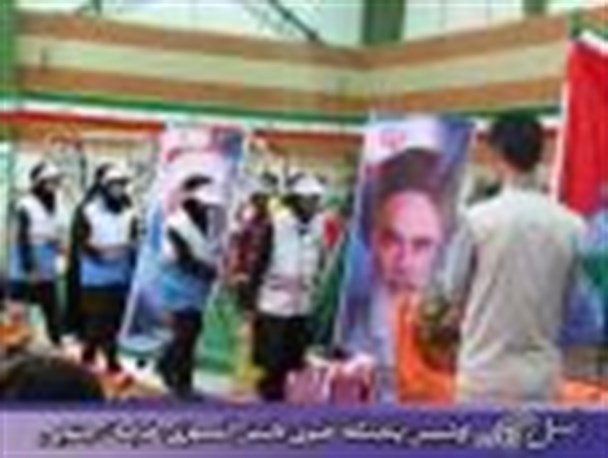 نواختن زنگ انقلاب اسلامی در هنرستان ام البنین شهرستان بیرجند به روایت تصویر