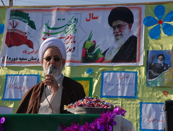 انقلاب اسلامی ایران  بی نظیر ترین انقلاب در تاریخ معاصر است