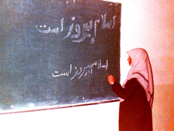 ۱۲ بهمن سالروز بمباران مدارس زینبیه و ثارالله شهرستان میانه +تصاویر