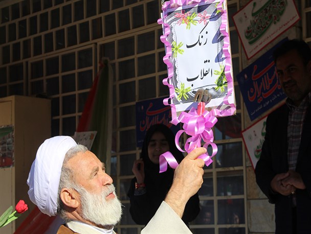 زنگ انقلاب در مدارس خلیل آباد نواخته شد + تصاویر