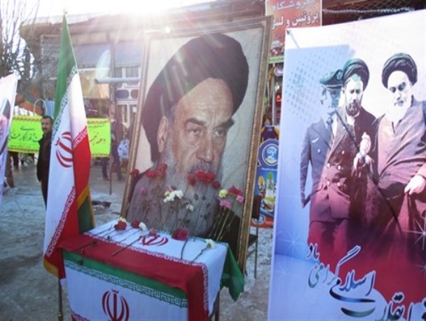 به صدا در آمدن زنگ انقلاب در مدارس شهرستان دیواندره/گلباران تمثال بنیانگذار انقلاب اسلامی +تصاویر