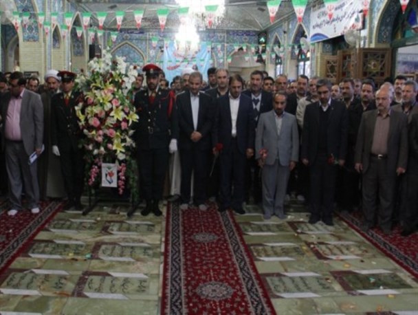 گلزار شهدای سمنان در اولین روز از دهه فجر گلباران شد+تصاویر