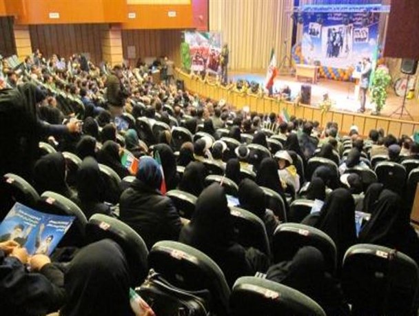 جشن 37 سالگی انقلاب در شهرکرد برگزار شد