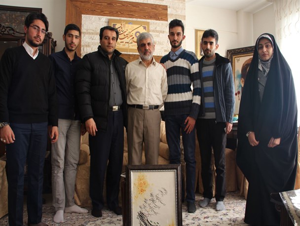 بعد از شهادت مصطفی، بچه های دانشجو، جای خالی ایشان را در قلبم پر کرده اند/جوانان ما از کشته شدن نمیترسند