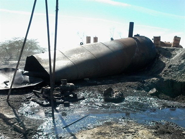 انفجار تانکر قیر جان 2 نفر را در سیریک گرفت