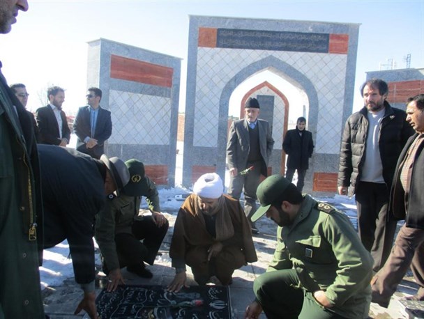 مزار شهدای انقلابی نیارق شهرستان نمین غبار روبی شد