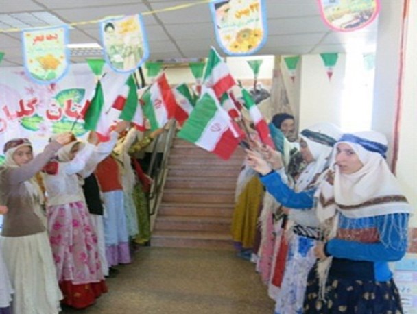 اولین روز دهه فجر 94 در استان اردبیل/ زنگ انقلاب نمین را پدر شهید دهقان نواخت +تصاویر