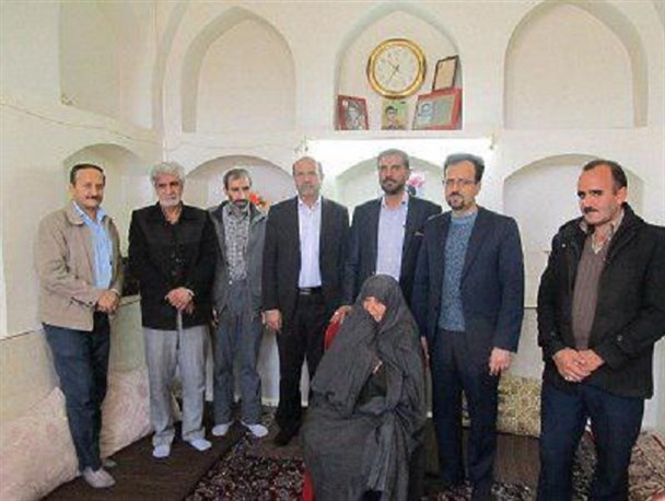 دیدار با خانواده شهدا، سرآغاز برنامه های دهه فجر در حبیب آباد