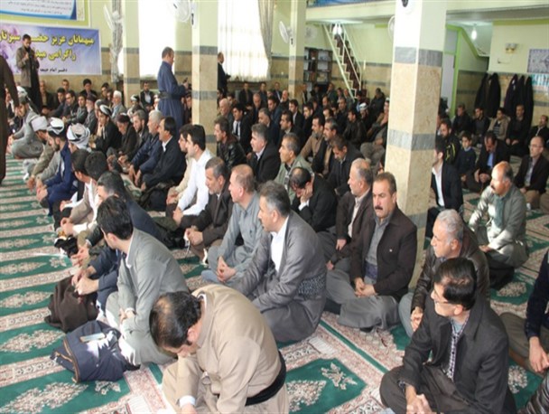 مراسم تجلیل از خادمان جشن میلاد پیامبر گرامی اسلام(ص)در مسجد قبای پاوه برگزار شد+تصاویر