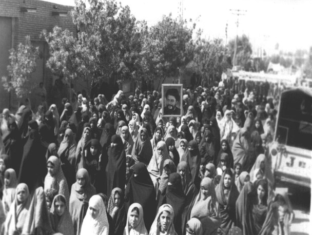 یک اسلحه با شش فشنگ به شوهرم داده بودند که به مردم شلیک کند