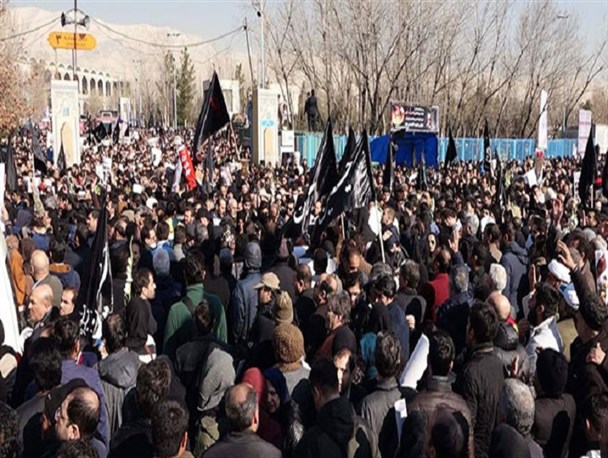 ده‌ها هزار ایرانی شهدای آتش‌نشان را بدرقه کردند/ ایرانیان رسم وفا را به جا آوردند