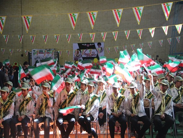 زنگ گلبانگ انقلاب اسلامی در مدارس زاهدان نواخته شد