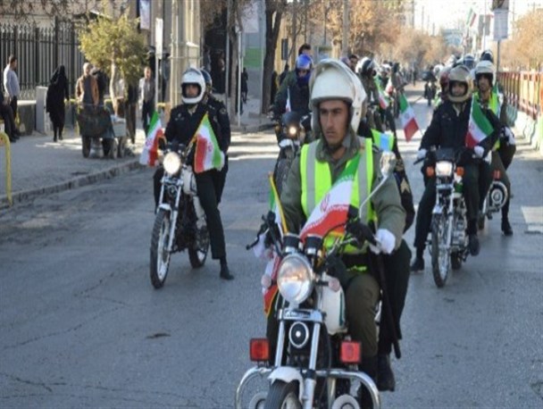 یگان‌های خودرویی نظامی، انتظامی و مرزبانی در آستارا رژه رفتند