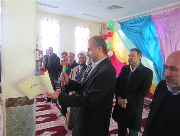 زنگ گلبانگ انقلاب در مدارس شهرستان قروه به صدا درآمد + تصاویر