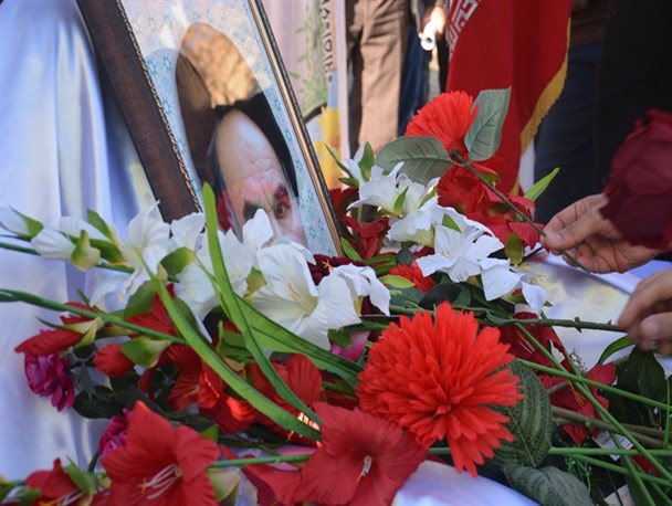 نواختن زنگ انقلاب و گل‌باران تمثال مبارک حضرت امام(ره) در باخرز