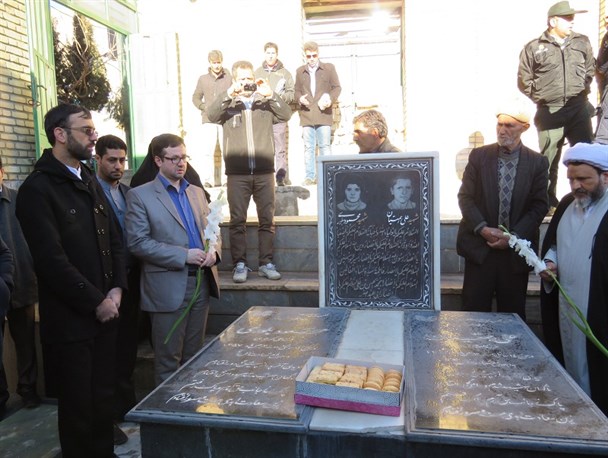 آغاز جشن دهه فجر با ادای احترام به شهدای انقلاب مهدیشهر+ تصاویر