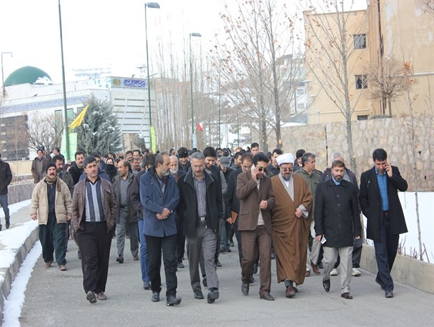 پیاده روی مسئولین دانشگاه کردستان به مناسبت آغاز دهه فجر به روایت تصویر