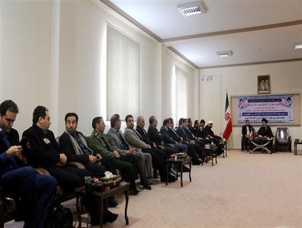 دیدار جمعی از مسئولین استانی با نماینده ولی فقیه در آذربایجان غربی