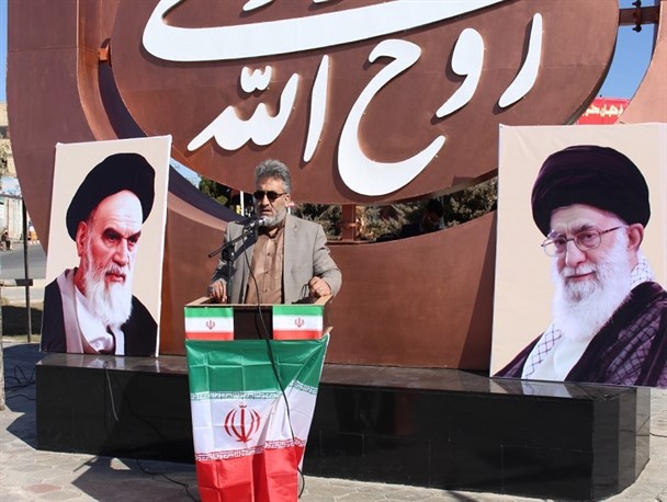 با امام بودن و در راه امام ماندن از اهمیت والائی برخوردار است