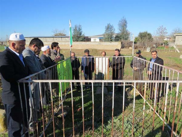 تصاویر/گلزار شهدای روستای آرح بزرگ گمیشان غبارروبی شد
