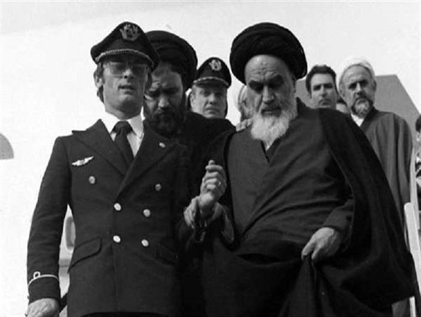 چه حوادثی در 12 بهمن سال 57 رخ داد؟+تصاویر