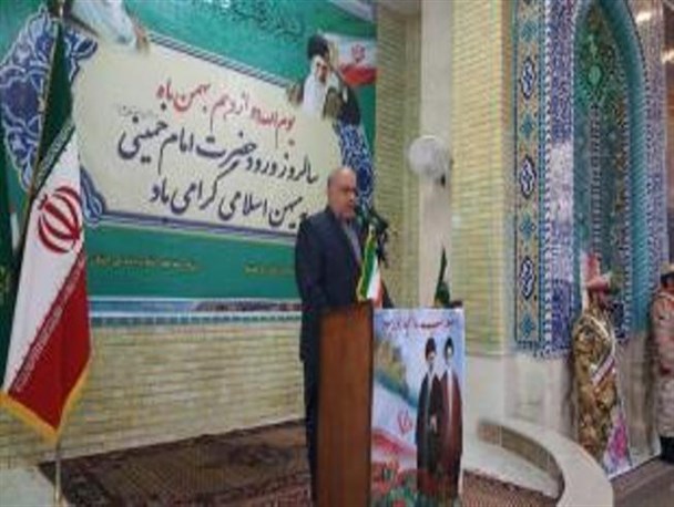 رهبر ما رهبری متفاوت در دنیاست/ لزوم انتقال دستاوردهای انقلاب
